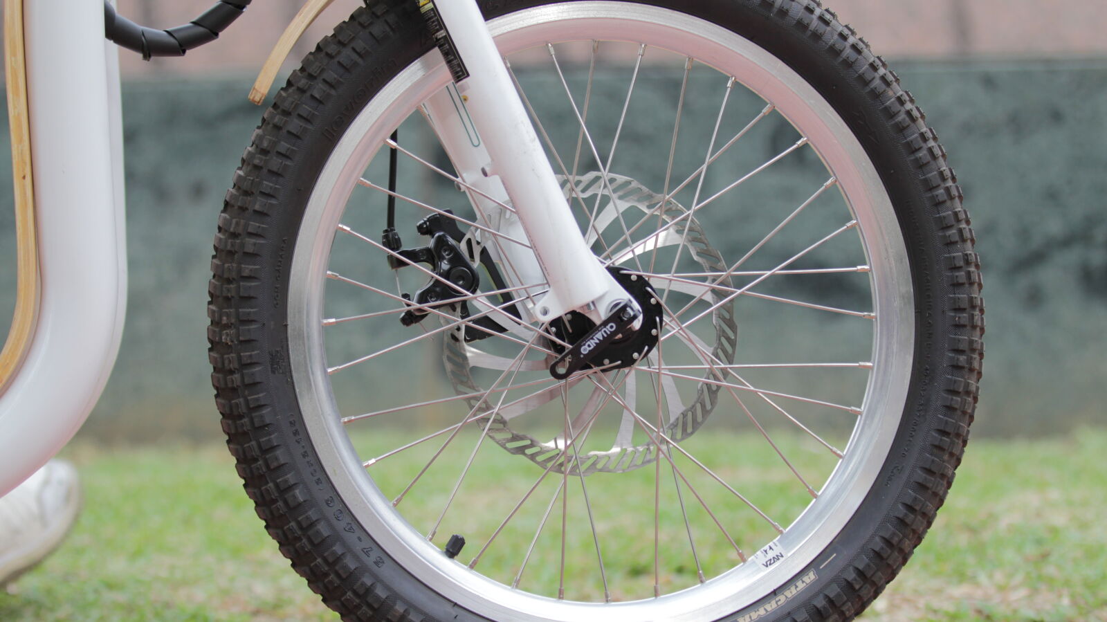 Canon EOS 60D + Canon EF 70-200mm F2.8L IS II USM sample photo. Bike, sports, wheel photography
