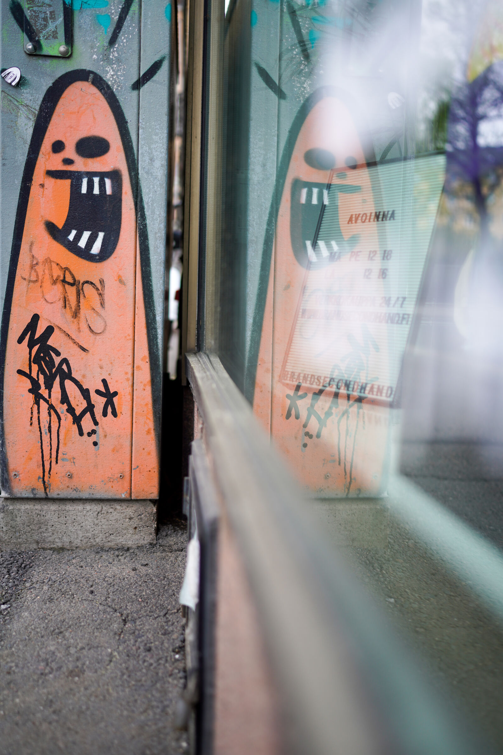 Sony a7R IV + Sigma 35mm F1.4 DG DN Art sample photo. Smile for graffiti photography