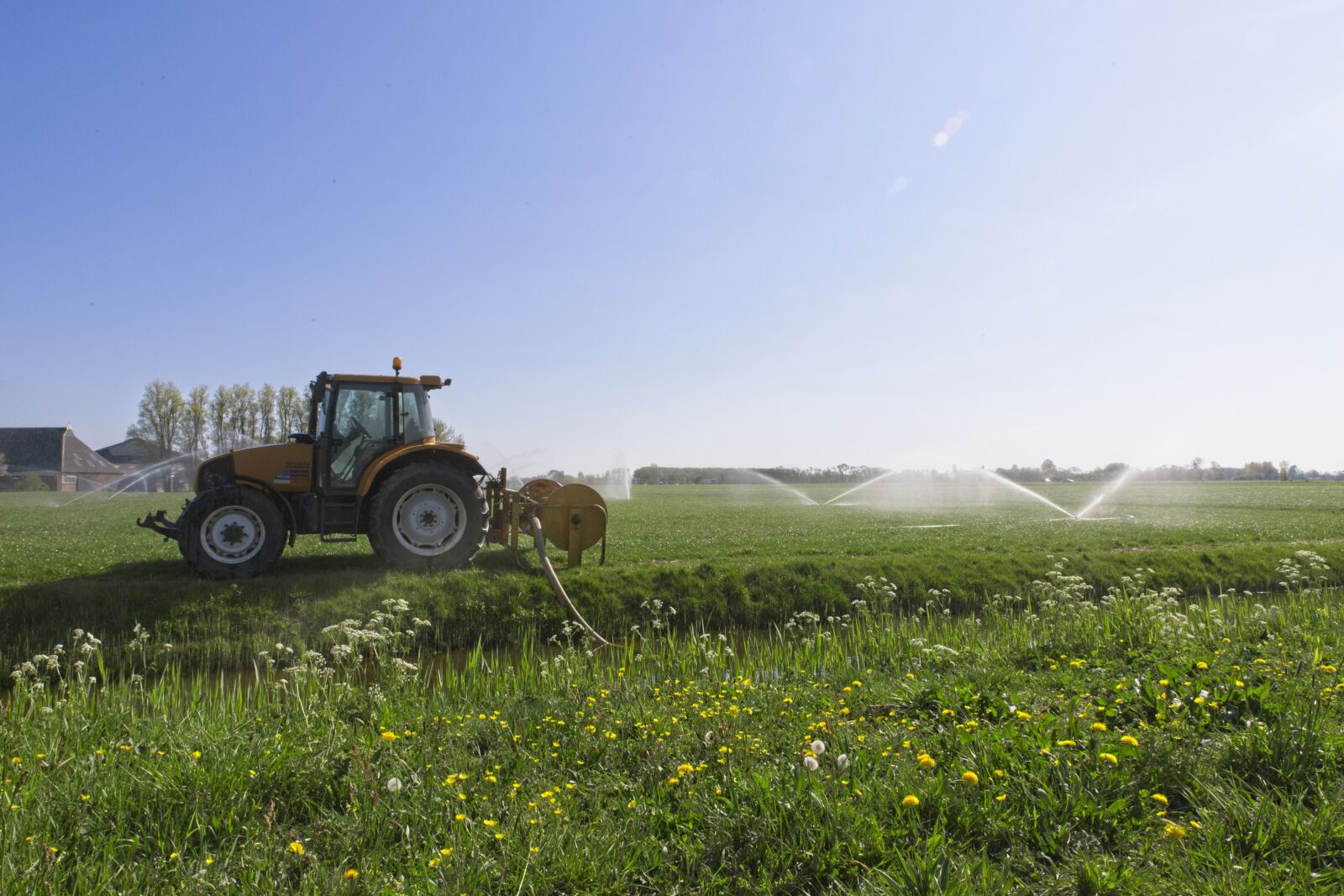 Canon EOS 6D Mark II sample photo. Tractor, water, agricultural vehicle photography