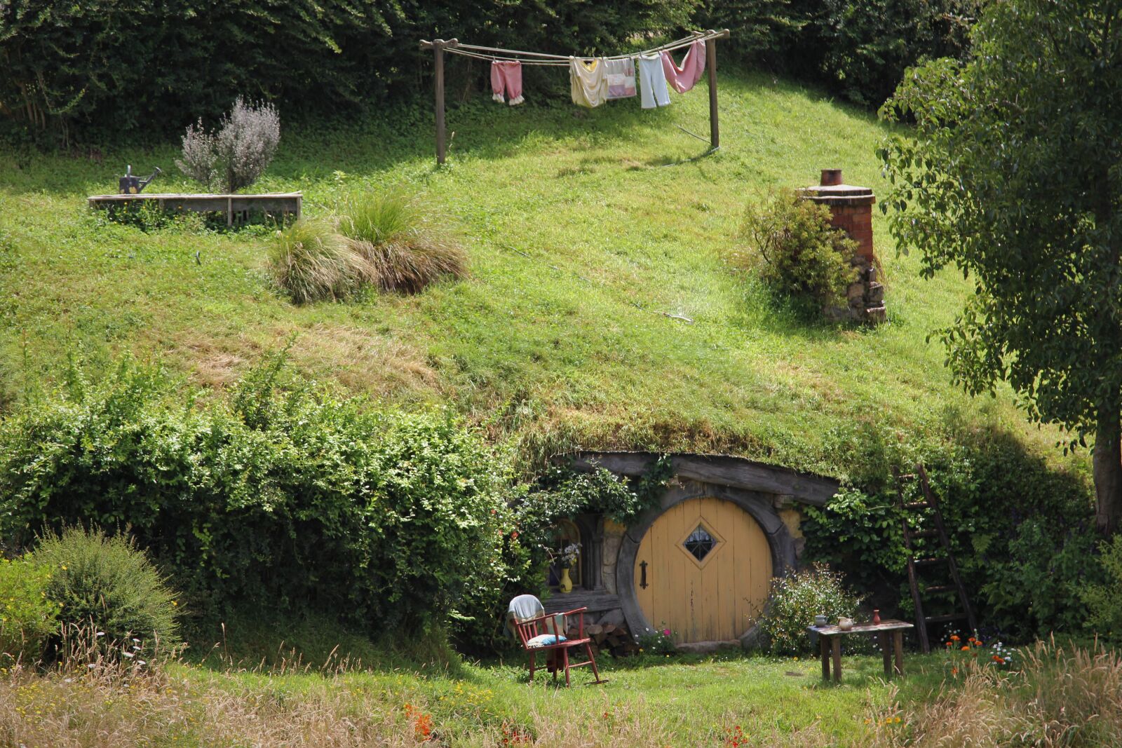 Canon EOS 60D + Canon EF 24-105mm F4L IS USM sample photo. Hobbit, house, movie photography