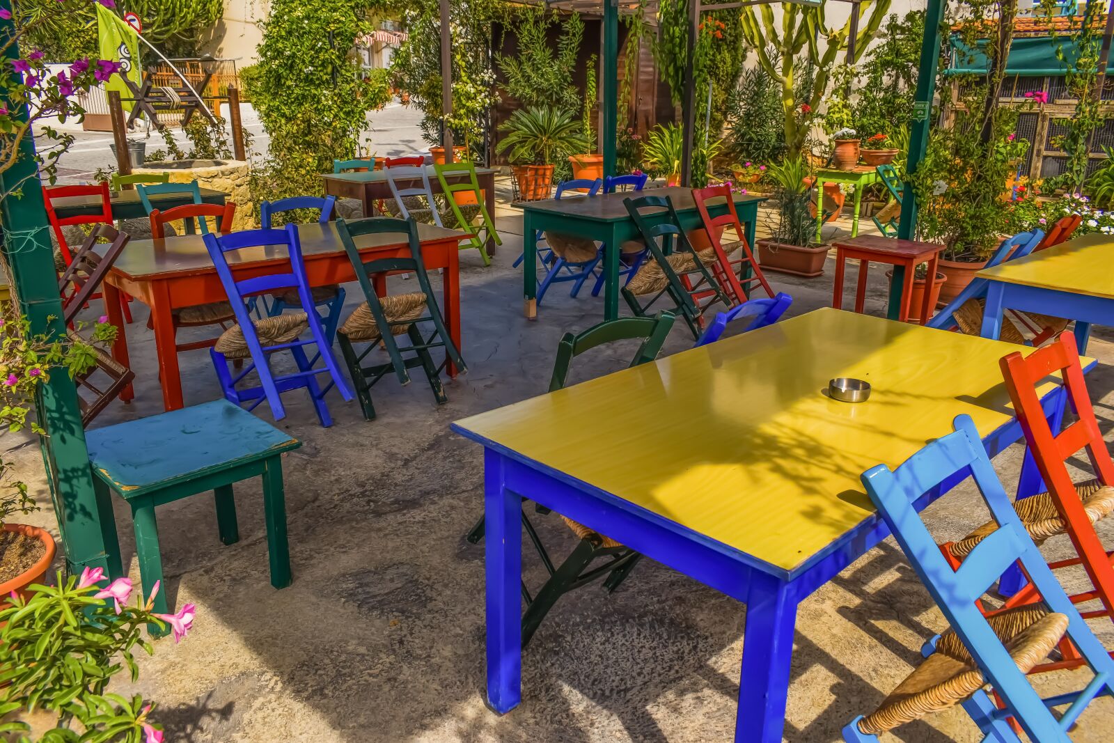 Nikon D3300 sample photo. Chairs, tables, colors photography