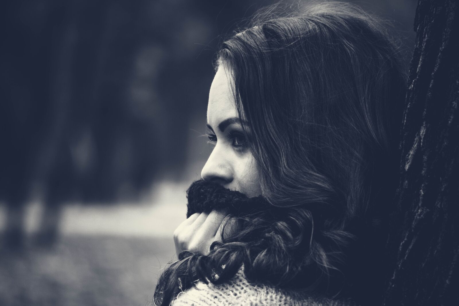 Nikon D3100 sample photo. Girl, night time, foggy photography