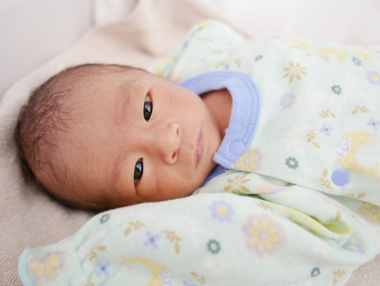 Panasonic Lumix DMC-LX100 sample photo. Newborn, baby photography