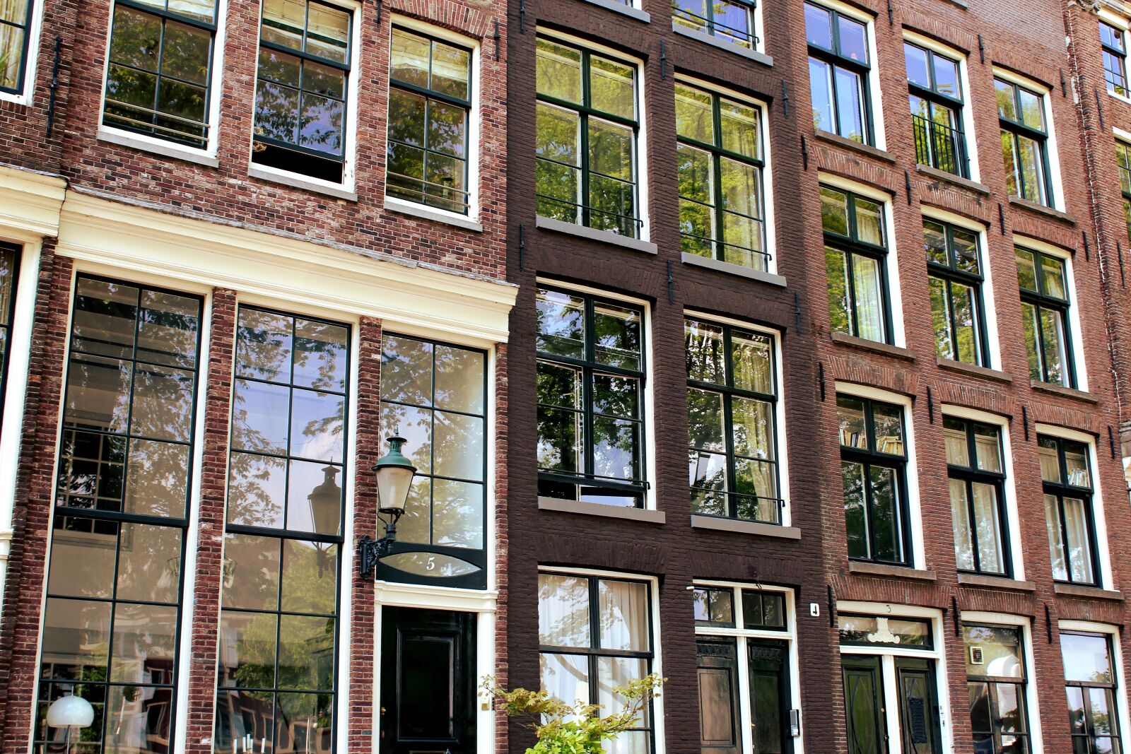 Canon EOS 600D (Rebel EOS T3i / EOS Kiss X5) sample photo. Amsterdam, house, window photography