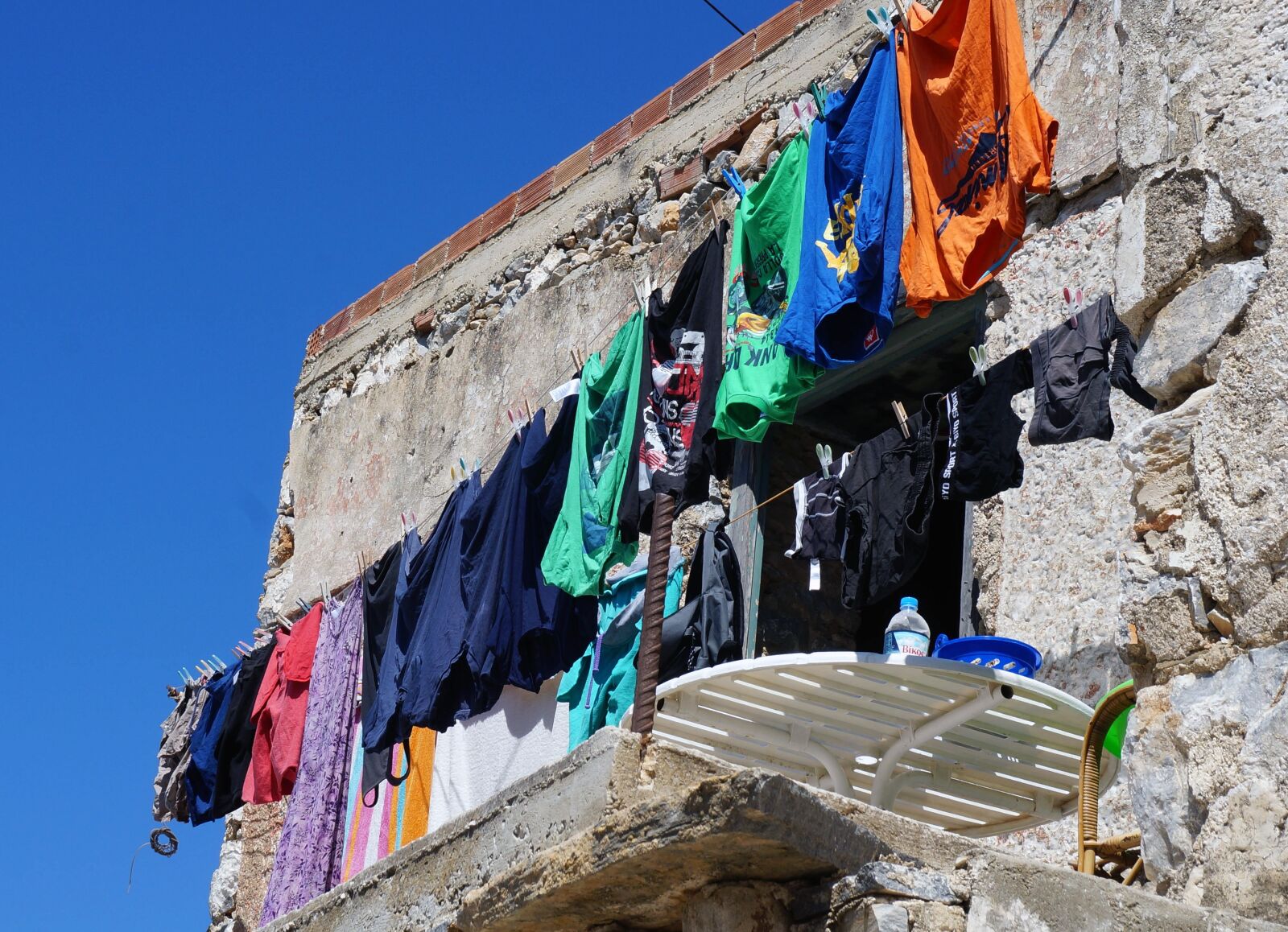 Sony Alpha NEX-5T sample photo. Blue sky, laundry, sunny photography