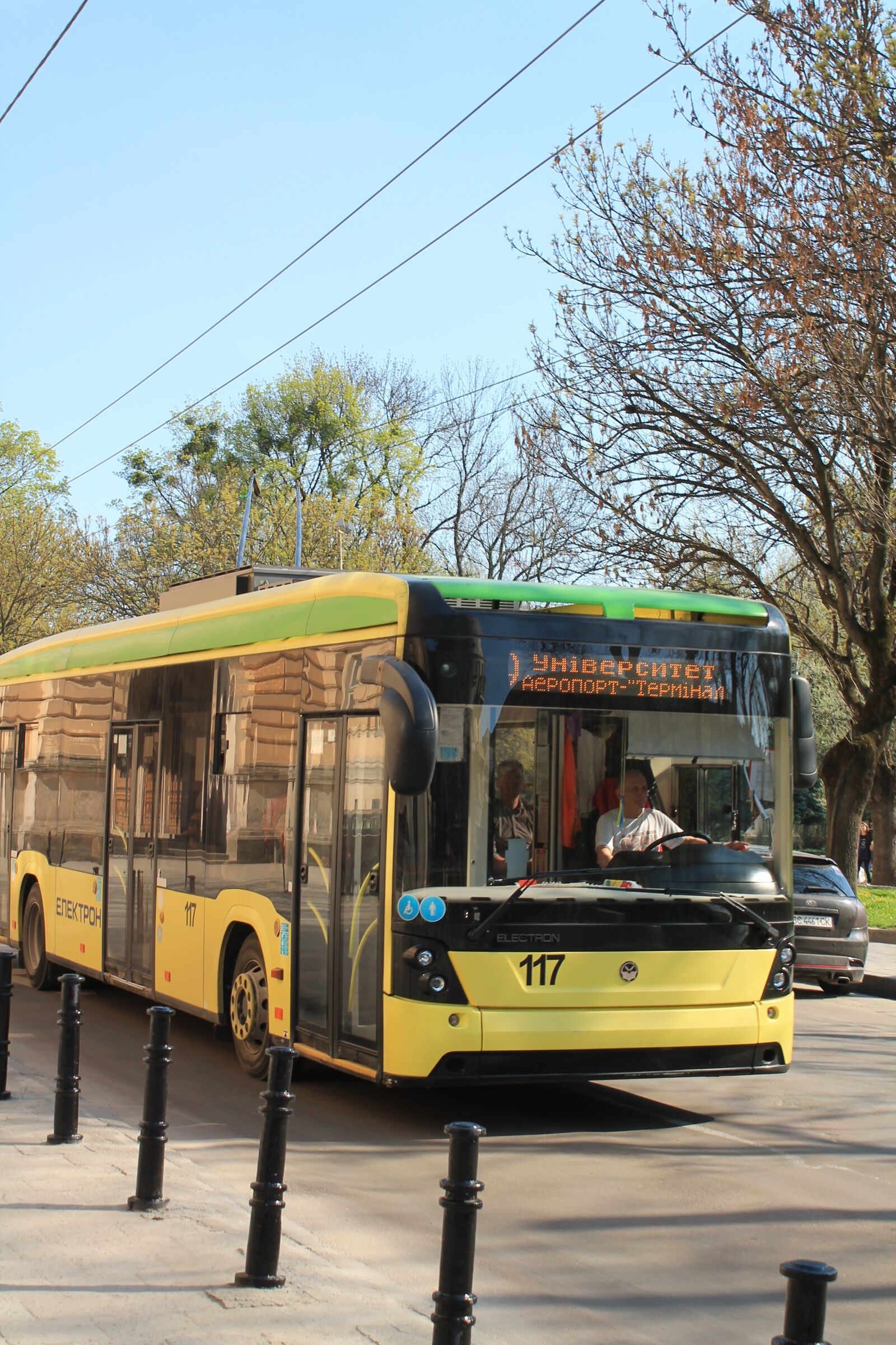 Canon EOS 1100D (EOS Rebel T3 / EOS Kiss X50) sample photo. Trolleybus, ukraine, lviv photography