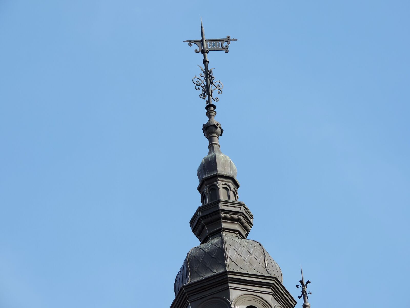 Nikon Coolpix P520 sample photo. Cast iron, tower, stabilizer photography