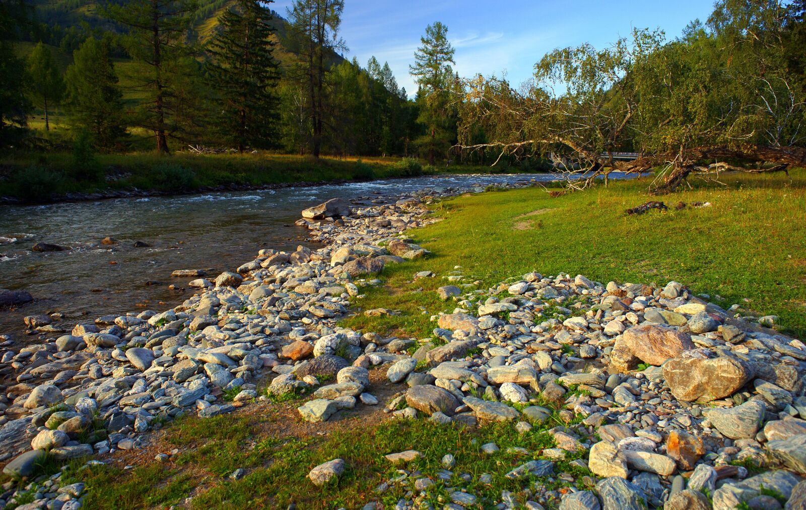 Sony Alpha DSLR-A850 sample photo. River, evening, rocks on photography