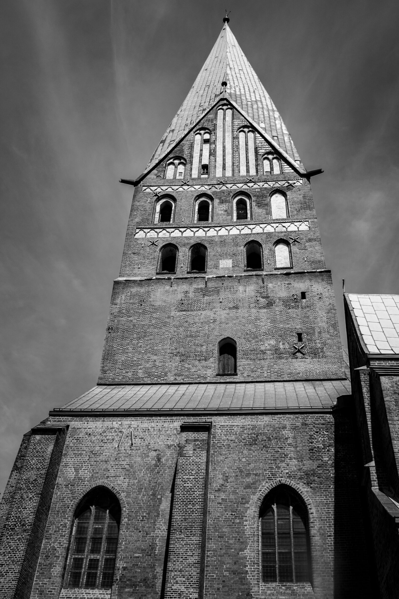 Canon EOS 1300D (EOS Rebel T6 / EOS Kiss X80) sample photo. Johanniskirche, lüneburg, sands photography