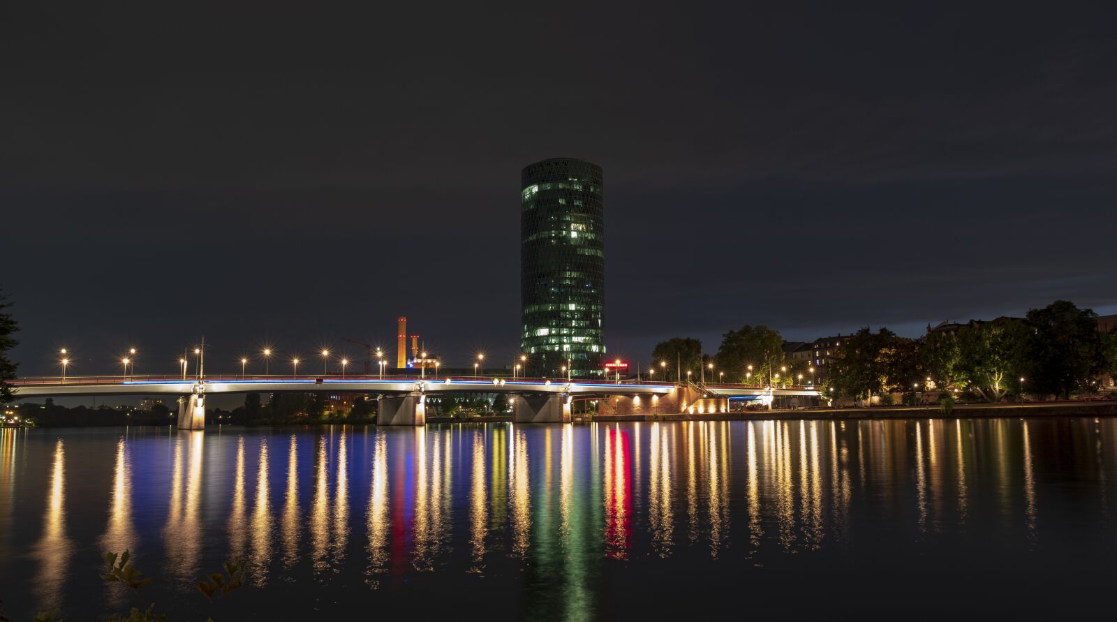 Fujifilm X-T2 sample photo. Skyline, skyscraper, city photography