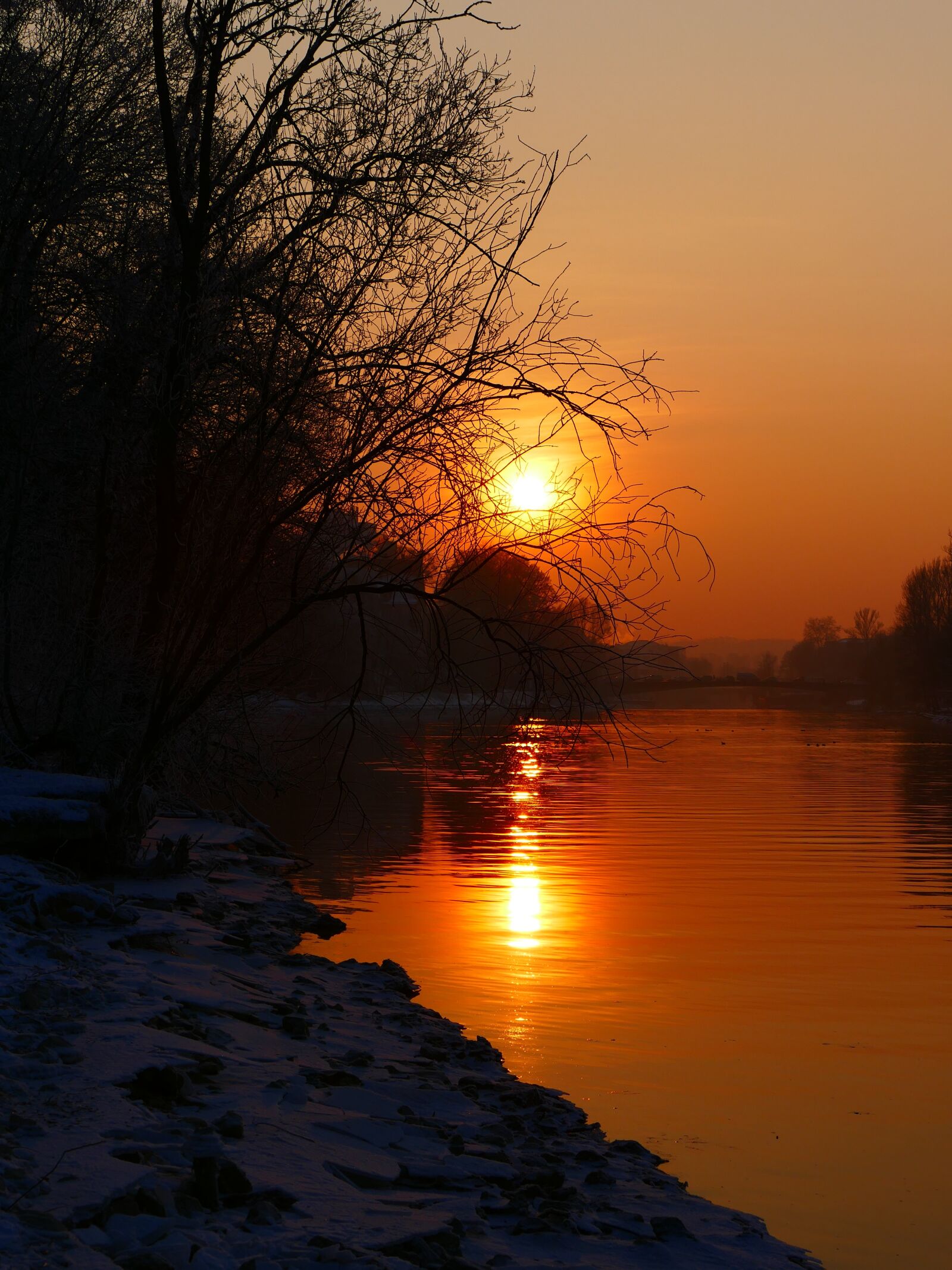 Panasonic Lumix DMC-FZ1000 sample photo. Sunset, winter, water photography