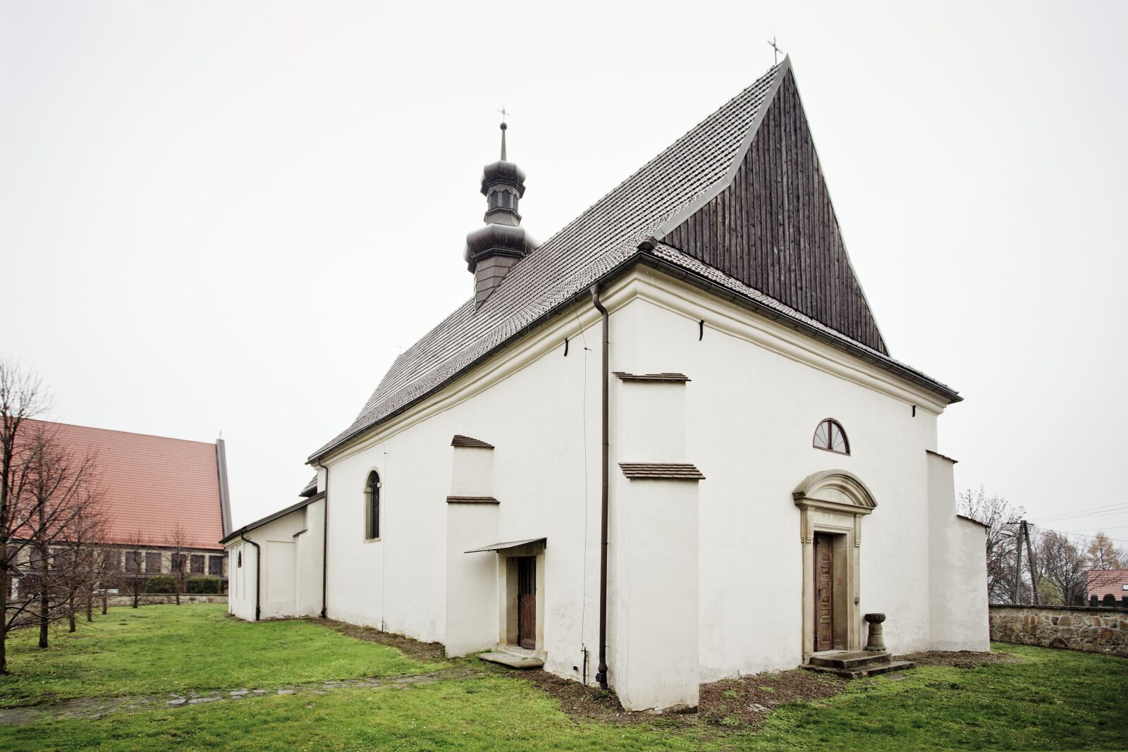 Canon EF 17-40mm F4L USM sample photo. Dziekanowice, church, romance photography