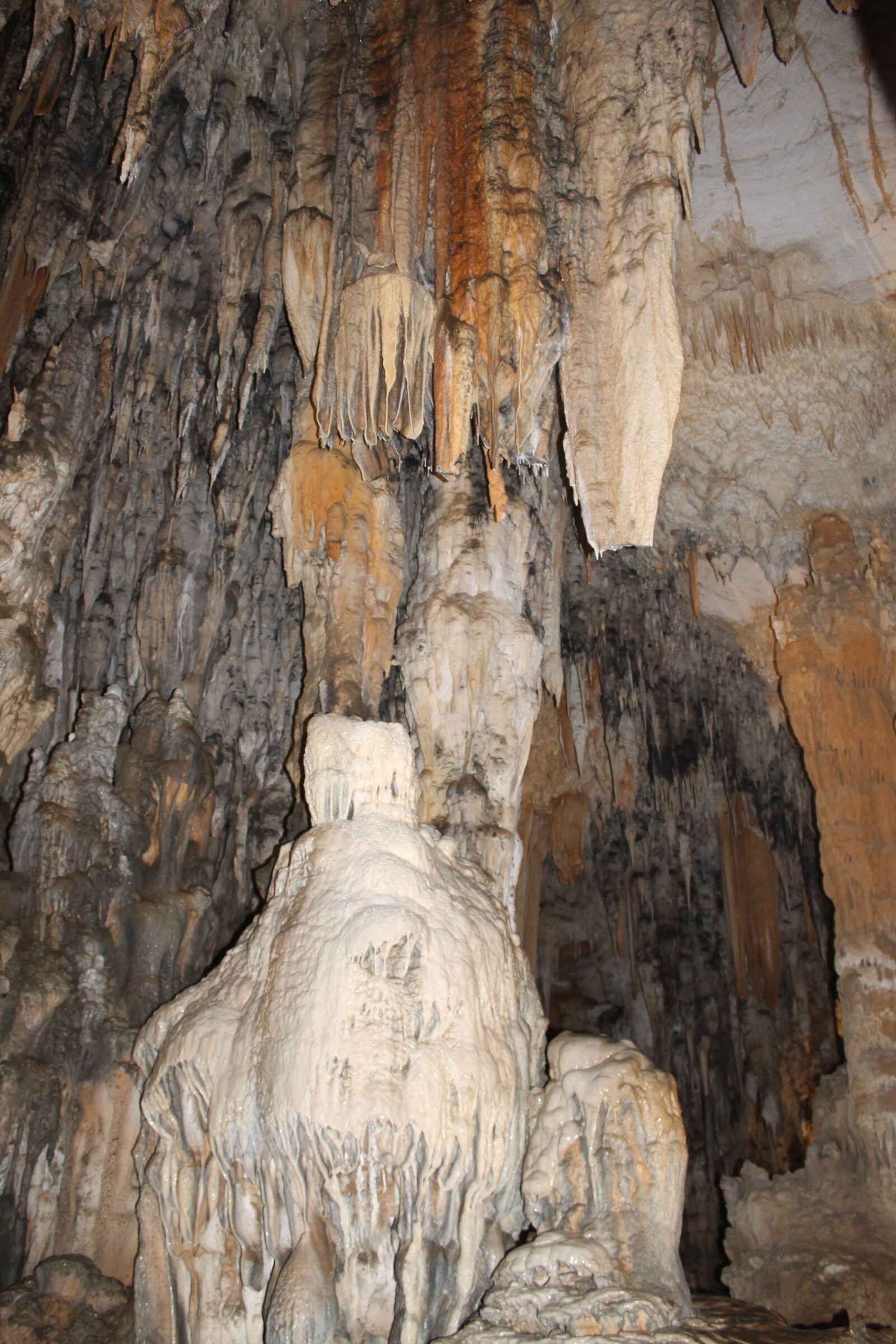 Canon EOS 1100D (EOS Rebel T3 / EOS Kiss X50) sample photo. Caves, bridesmaids, stalacmites photography