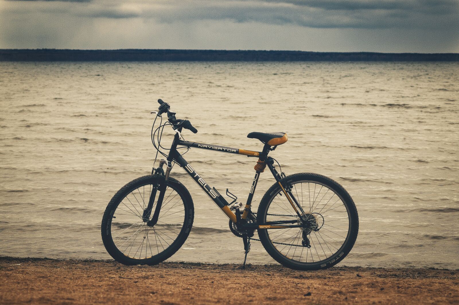 Sony SLT-A58 sample photo. Lake, bike, sand photography
