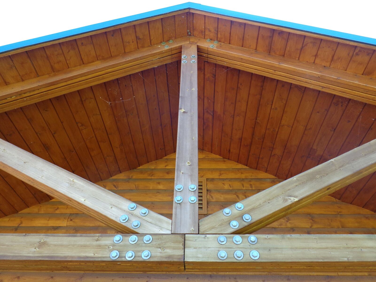 Sony Cyber-shot DSC-W690 sample photo. Wooden roof, support beams photography