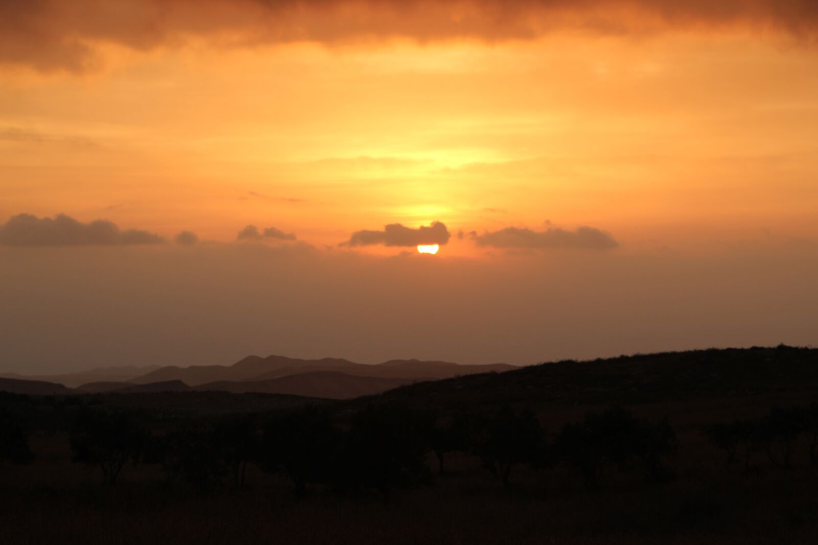 Canon EOS 550D (EOS Rebel T2i / EOS Kiss X4) sample photo. Sunset, sky, landscape photography