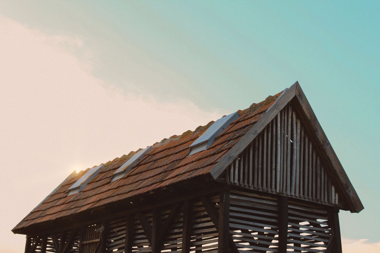 Canon EOS 1300D (EOS Rebel T6 / EOS Kiss X80) sample photo. Sun, building, architecture photography