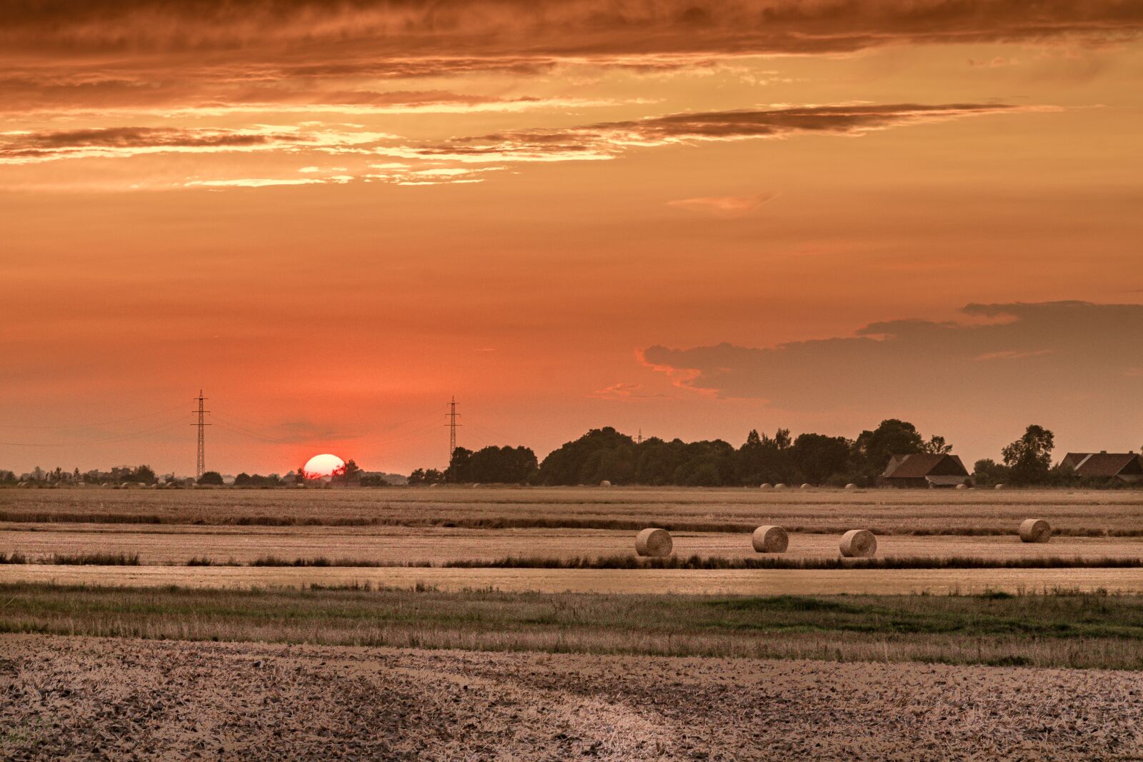 Pentax K-S2 sample photo. Red sunset, fields, harvest photography