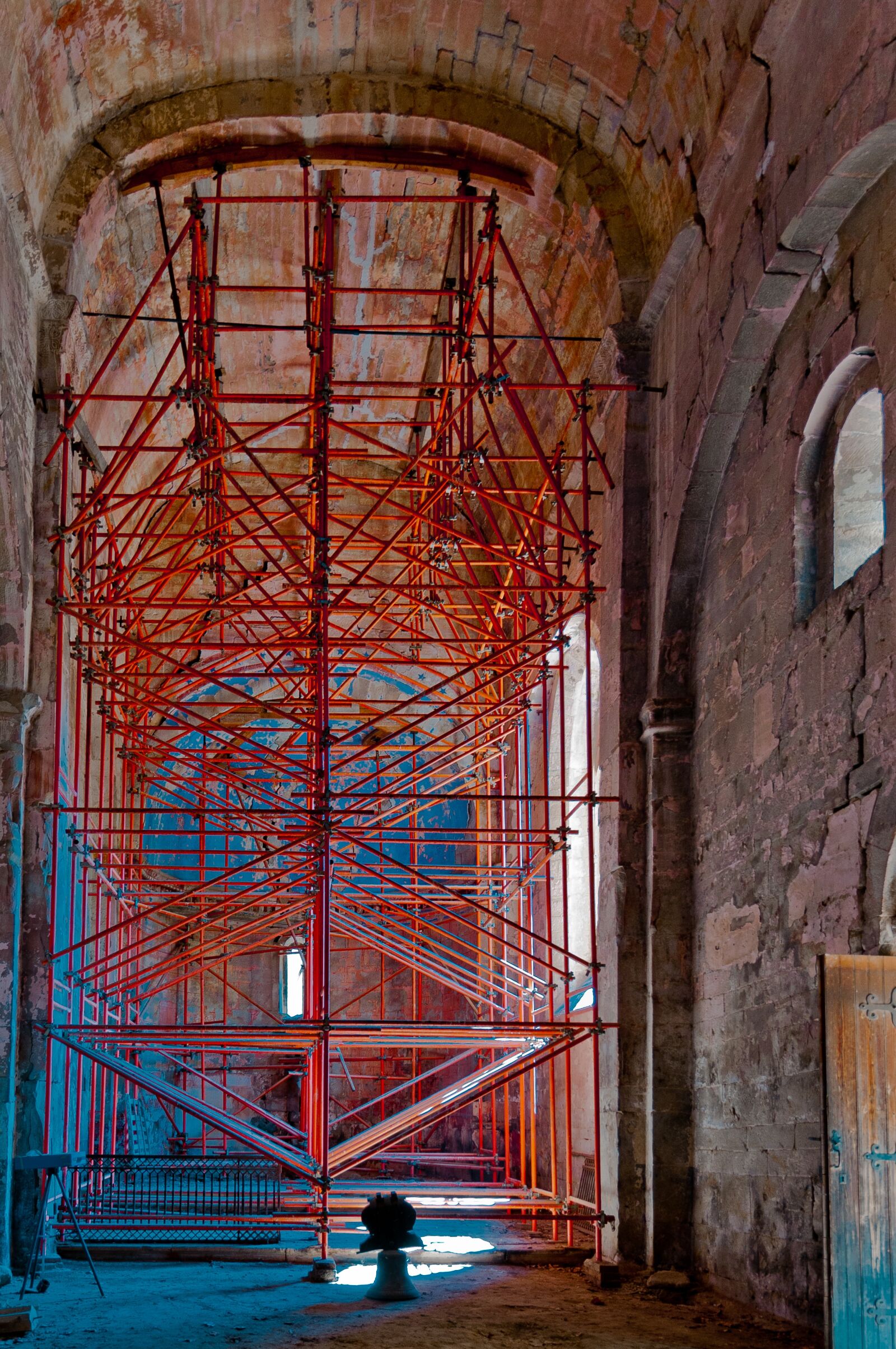 Nikon D300S sample photo. Chapel, scaffolding, renovation photography