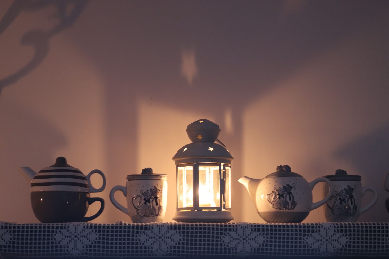Canon EOS 200D (EOS Rebel SL2 / EOS Kiss X9) sample photo. Decoration, house, candle photography
