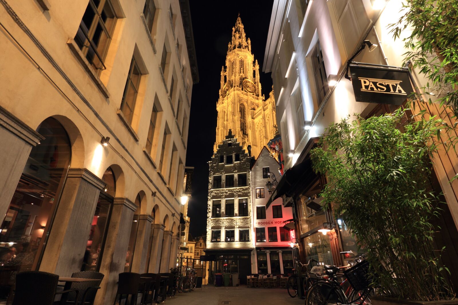 Canon EOS 550D (EOS Rebel T2i / EOS Kiss X4) sample photo. Belgium, antwerp, streetscene photography