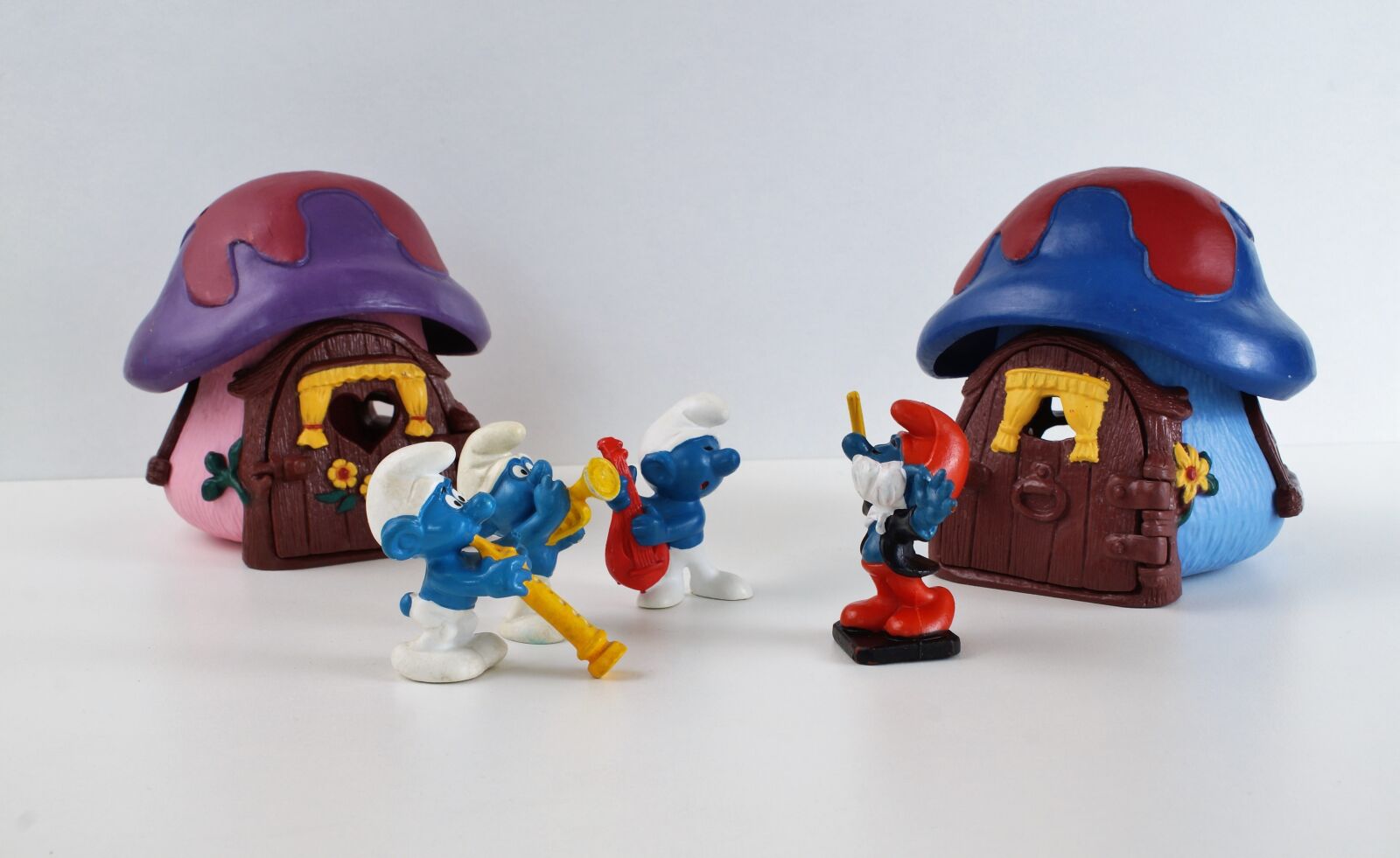 Sony DT 18-70mm F3.5-5.6 sample photo. Smurf, smurfs, figure photography
