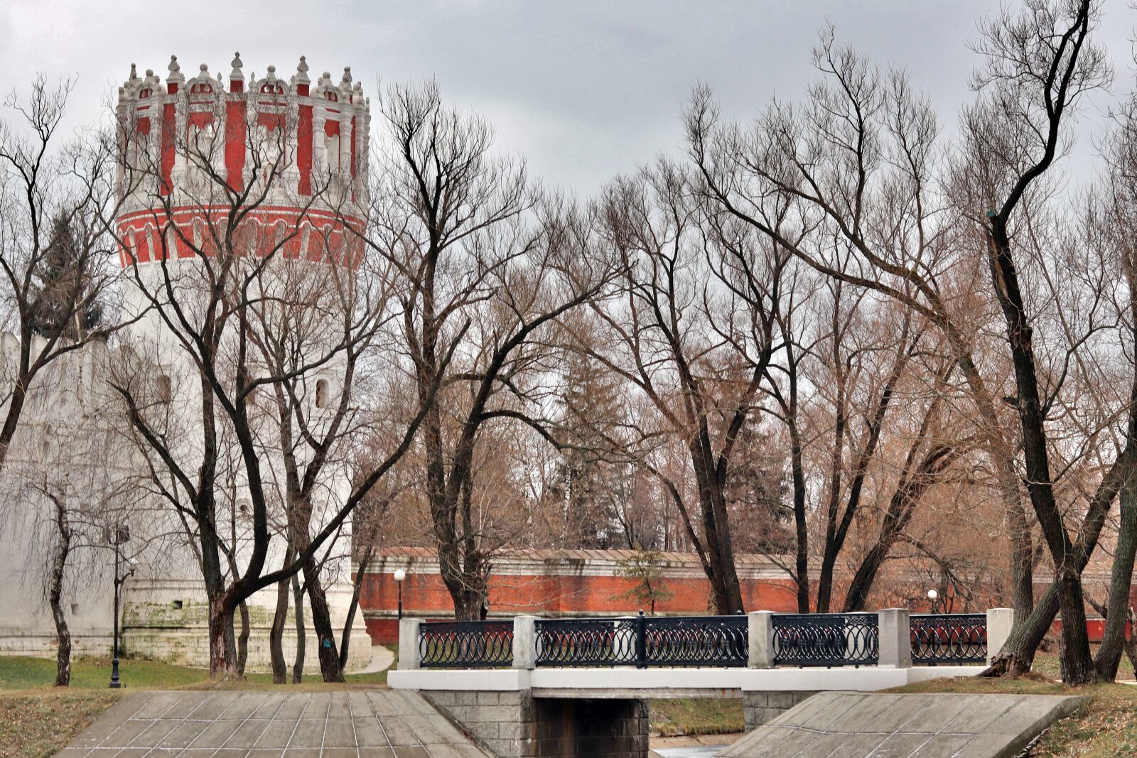 Canon EOS 200D (EOS Rebel SL2 / EOS Kiss X9) sample photo. Moscow, park, novodevichy photography