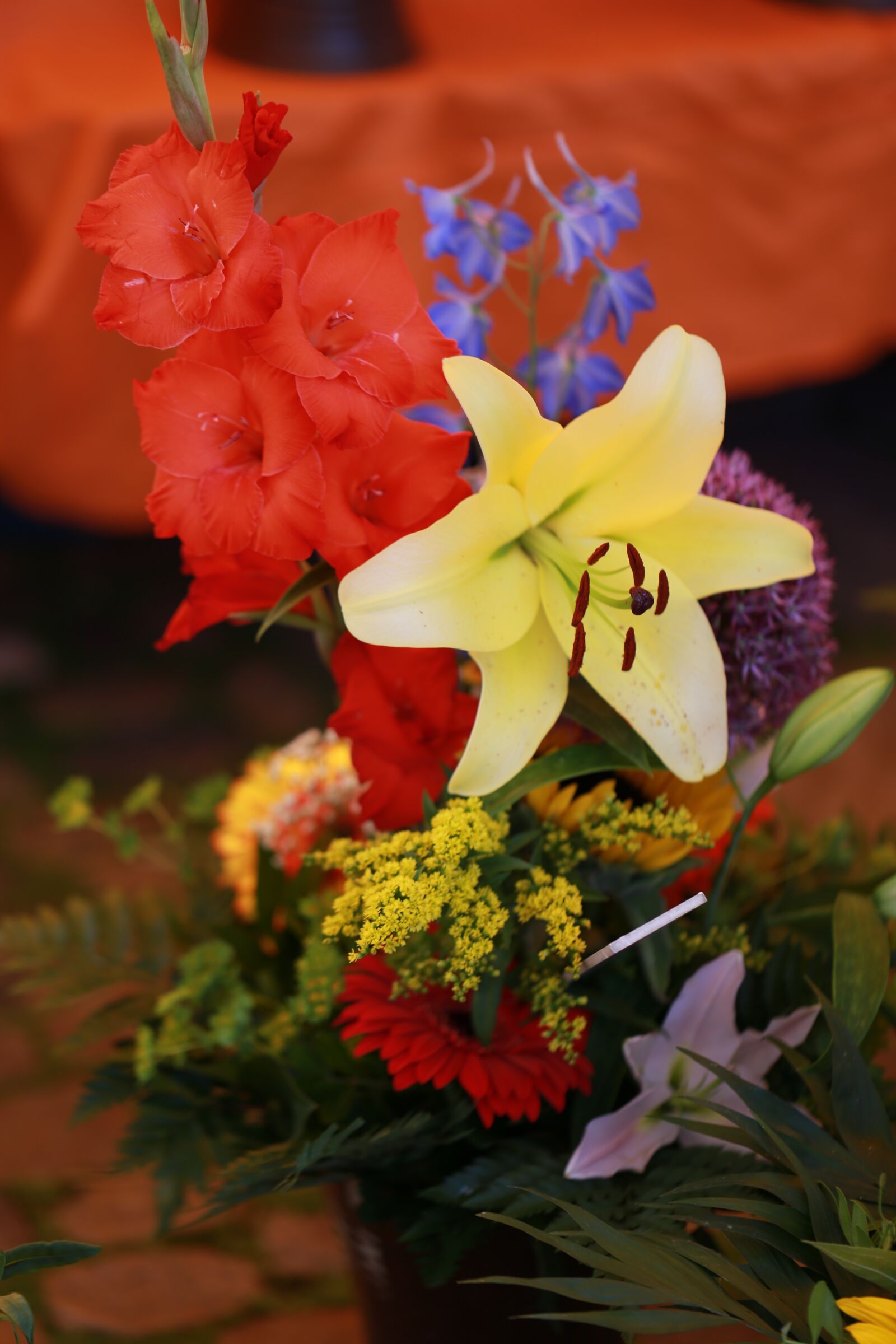 Canon EF 100mm F2.8L Macro IS USM sample photo. Bouquet, market, lily photography