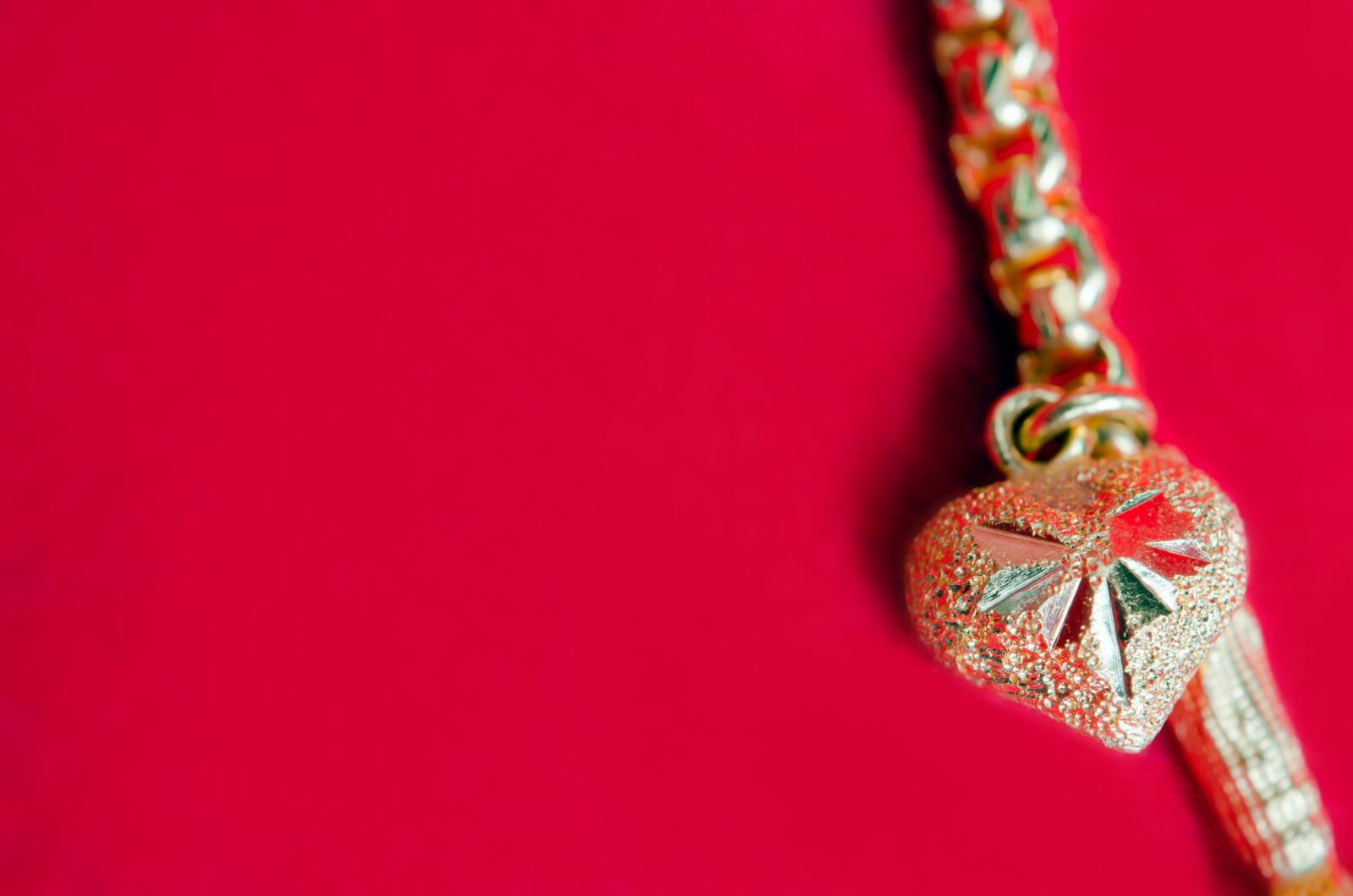 Nikon D5100 sample photo. Gold, cameo, 96 photography