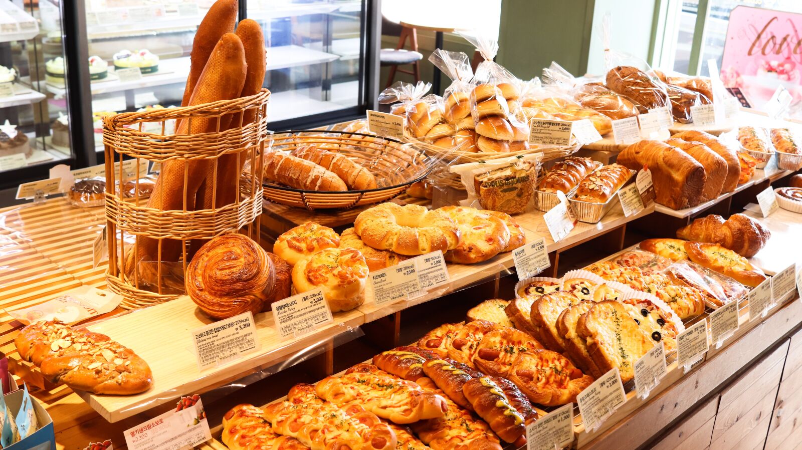 Canon EF-S 24mm F2.8 STM sample photo. Bread, korea, bakery photography