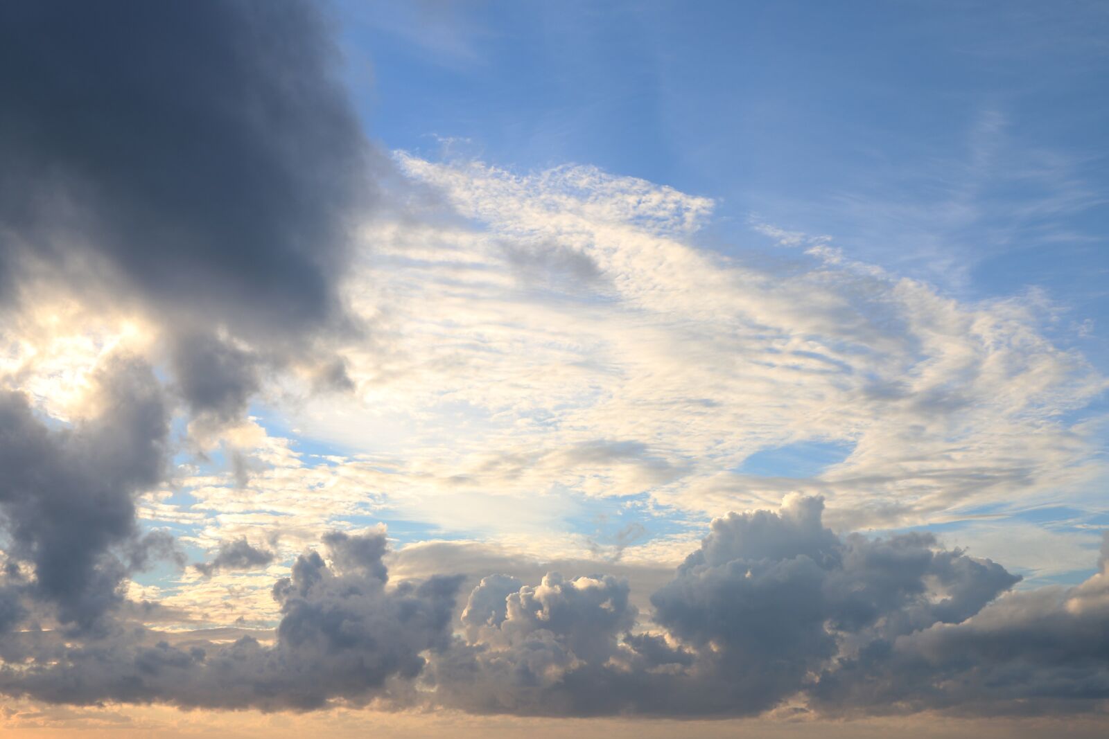 Canon EF-S 18-135mm F3.5-5.6 IS sample photo. Cloud, sky, clouds photography