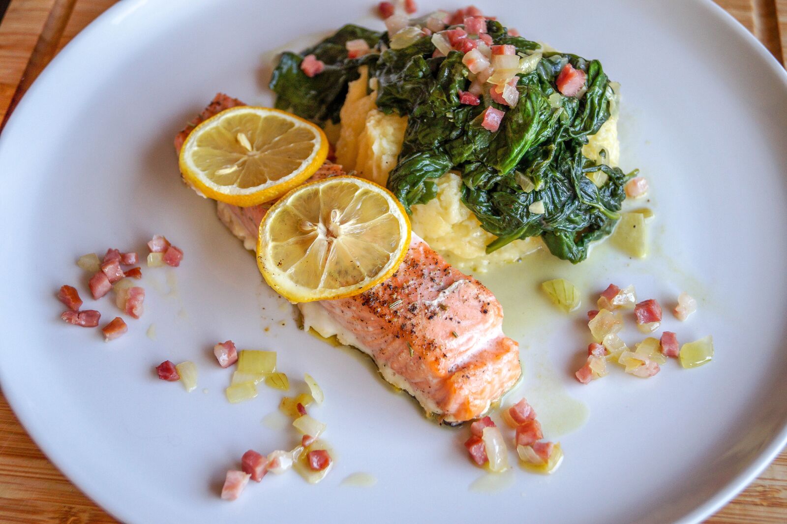 Sony DT 18-55mm F3.5-5.6 SAM II sample photo. Salmon, spinach, food photography