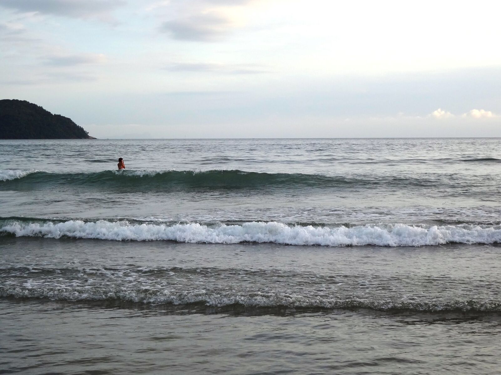 Sony DSC-WX7 sample photo. Waves, beach, holidays photography