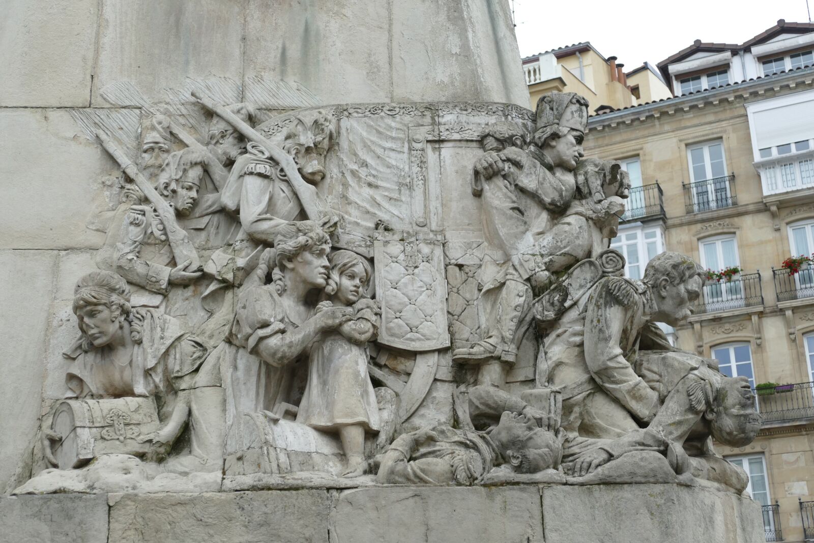 Panasonic Lumix DMC-FZ1000 sample photo. La-batalla-de-vitoria, statue, image photography