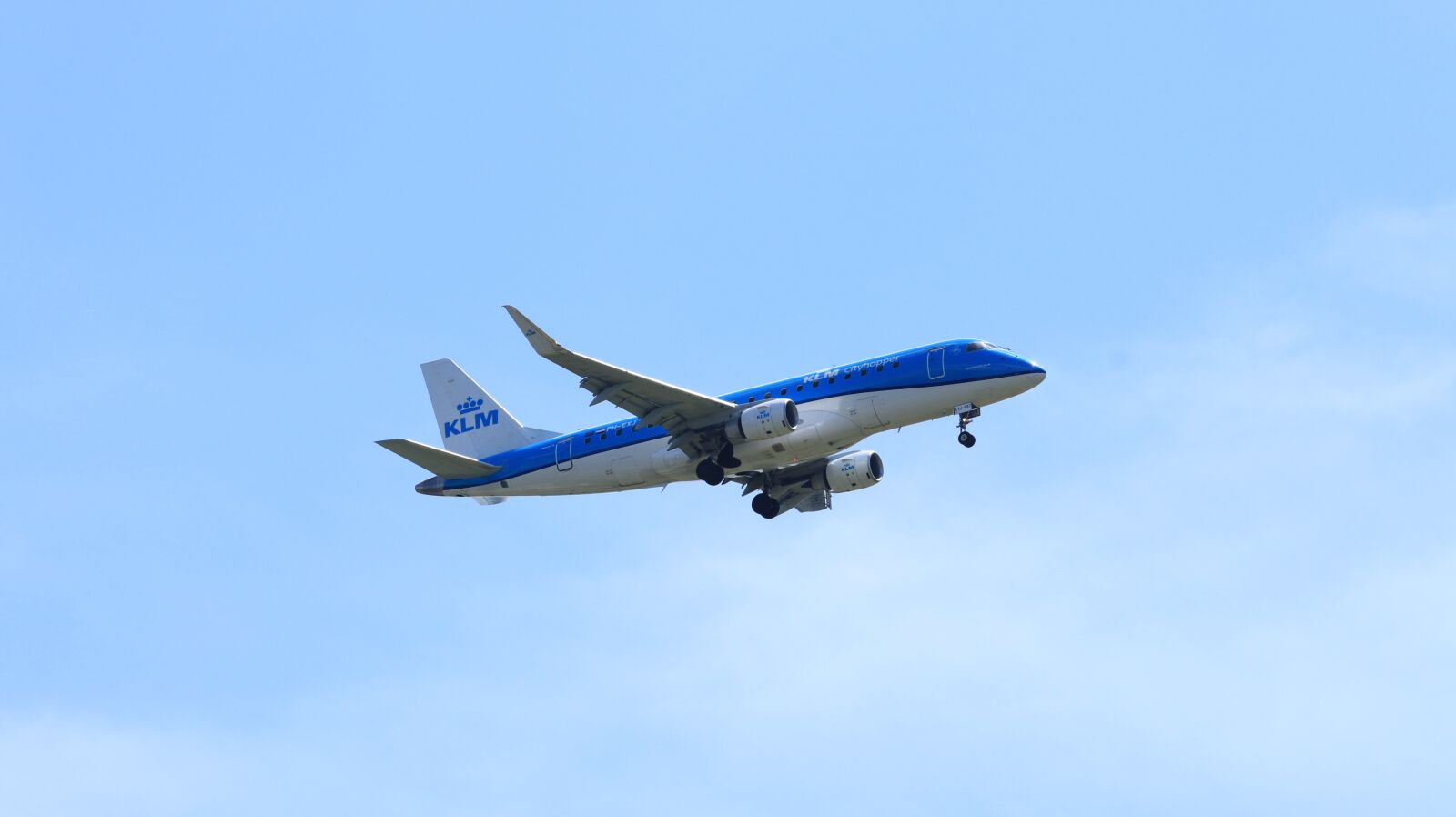 150-600mm F5-6.3 DG OS HSM | Contemporary 015 sample photo. Landing, aircraft, arrival photography