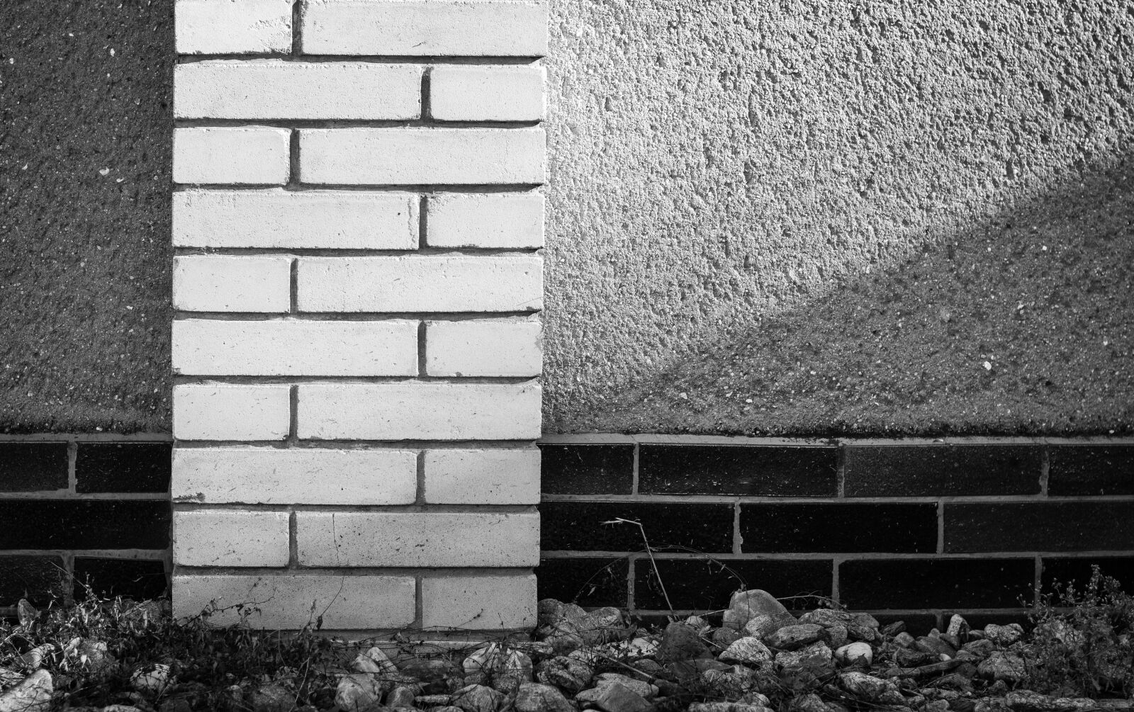 Canon EOS 700D (EOS Rebel T5i / EOS Kiss X7i) + Canon EF 50mm F1.8 STM sample photo. Wall, bricks, light photography