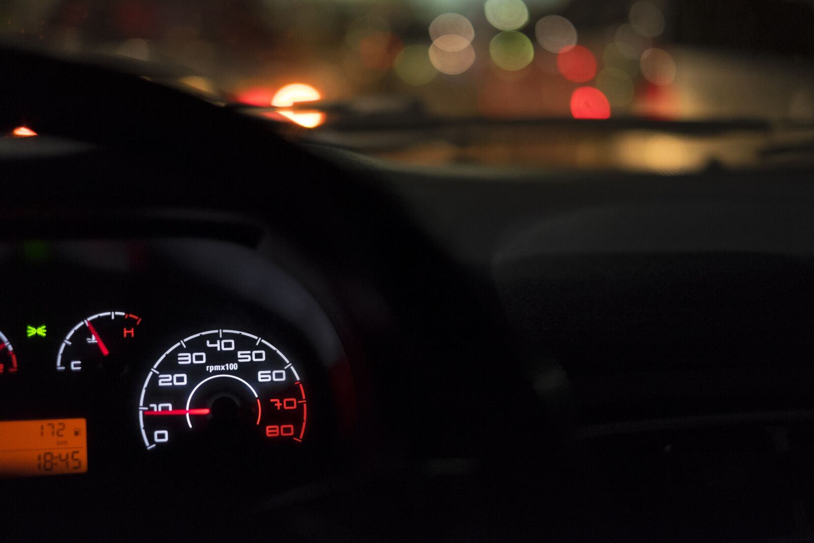 Fujifilm X-T1 + Fujifilm XF 35mm F1.4 R sample photo. Car dashboard, speedometer, speed photography