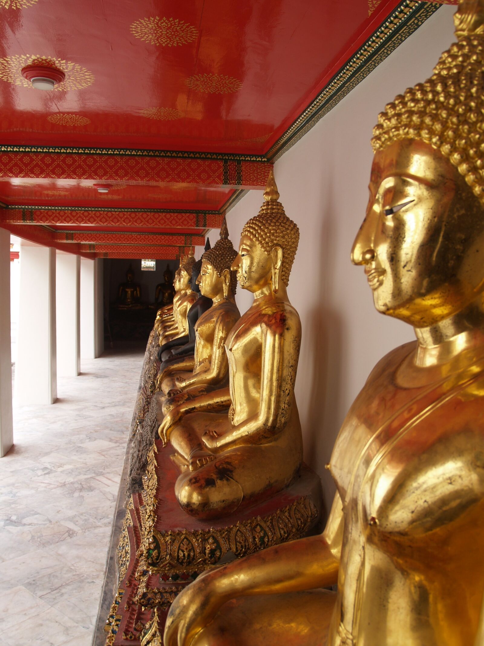 Olympus E-300 (EVOLT E-300) sample photo. Buddha, temple, spiritual photography