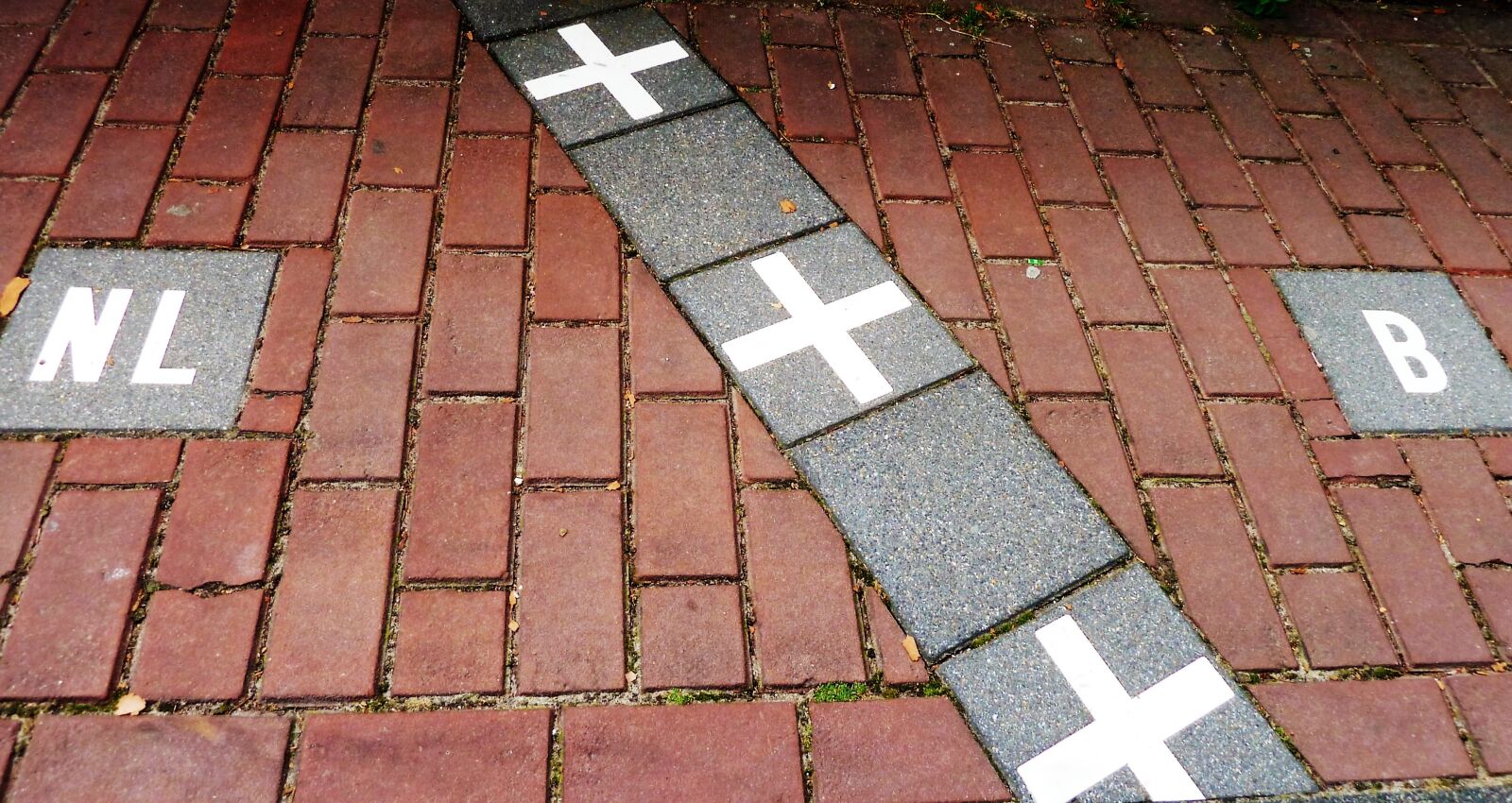 Panasonic Lumix DMC-ZS5 (Lumix DMC-TZ8) sample photo. Street, border, belgium photography