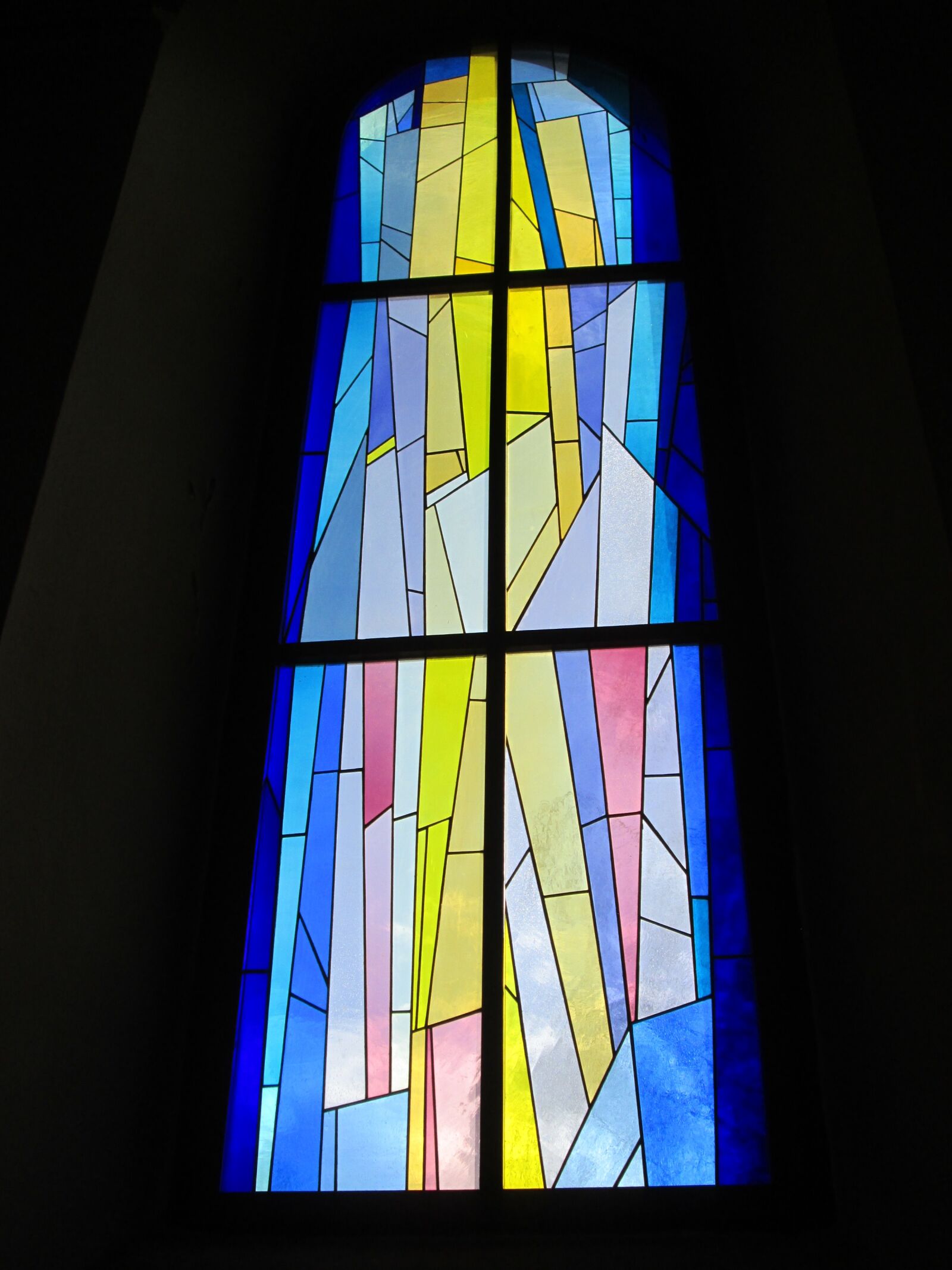 Canon PowerShot A810 sample photo. Windows, colourful windows, church photography