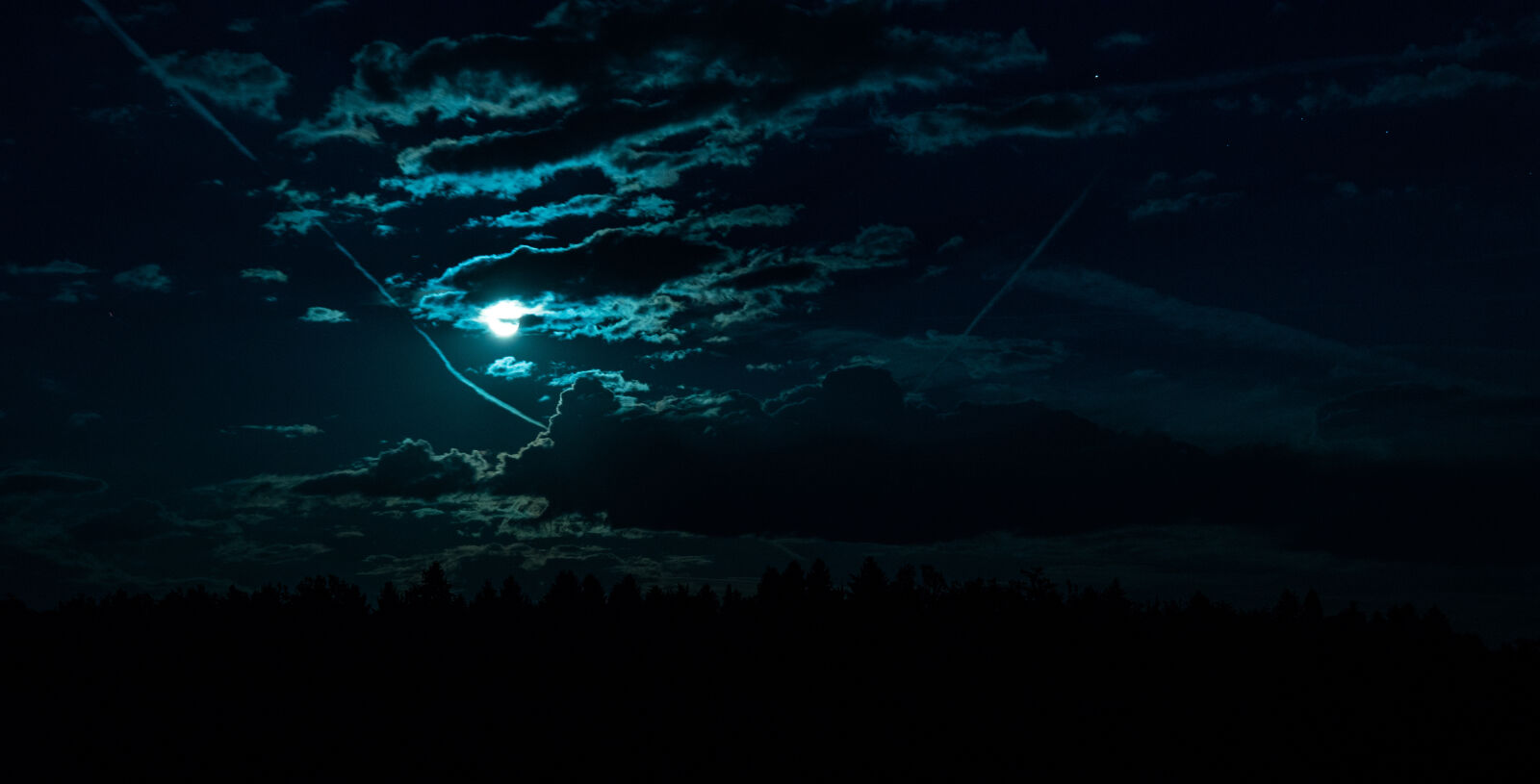 Nikon D610 sample photo. Clouds, darness, light, moon photography