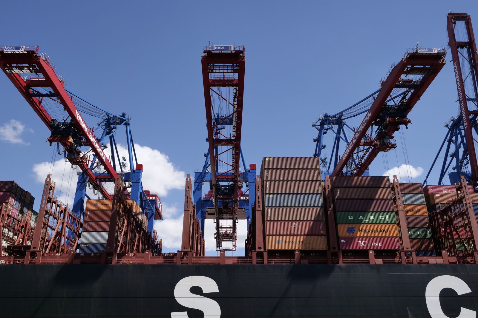 Panasonic Lumix DC-G9 sample photo. Container, loading technology, port photography