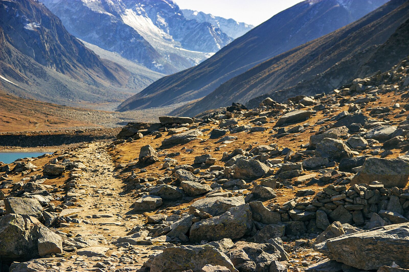 Canon EOS 600D (Rebel EOS T3i / EOS Kiss X5) sample photo. Mountains, trail, rocky photography