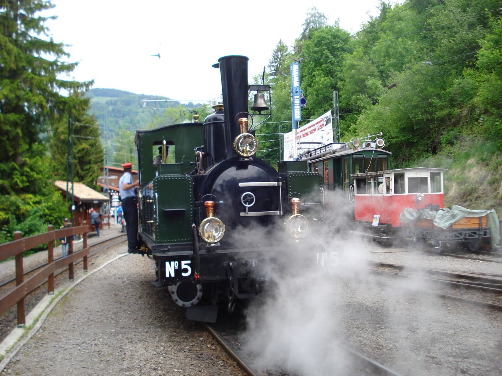 Sony DSC-W55 sample photo. Steam locomotive, train, loco photography