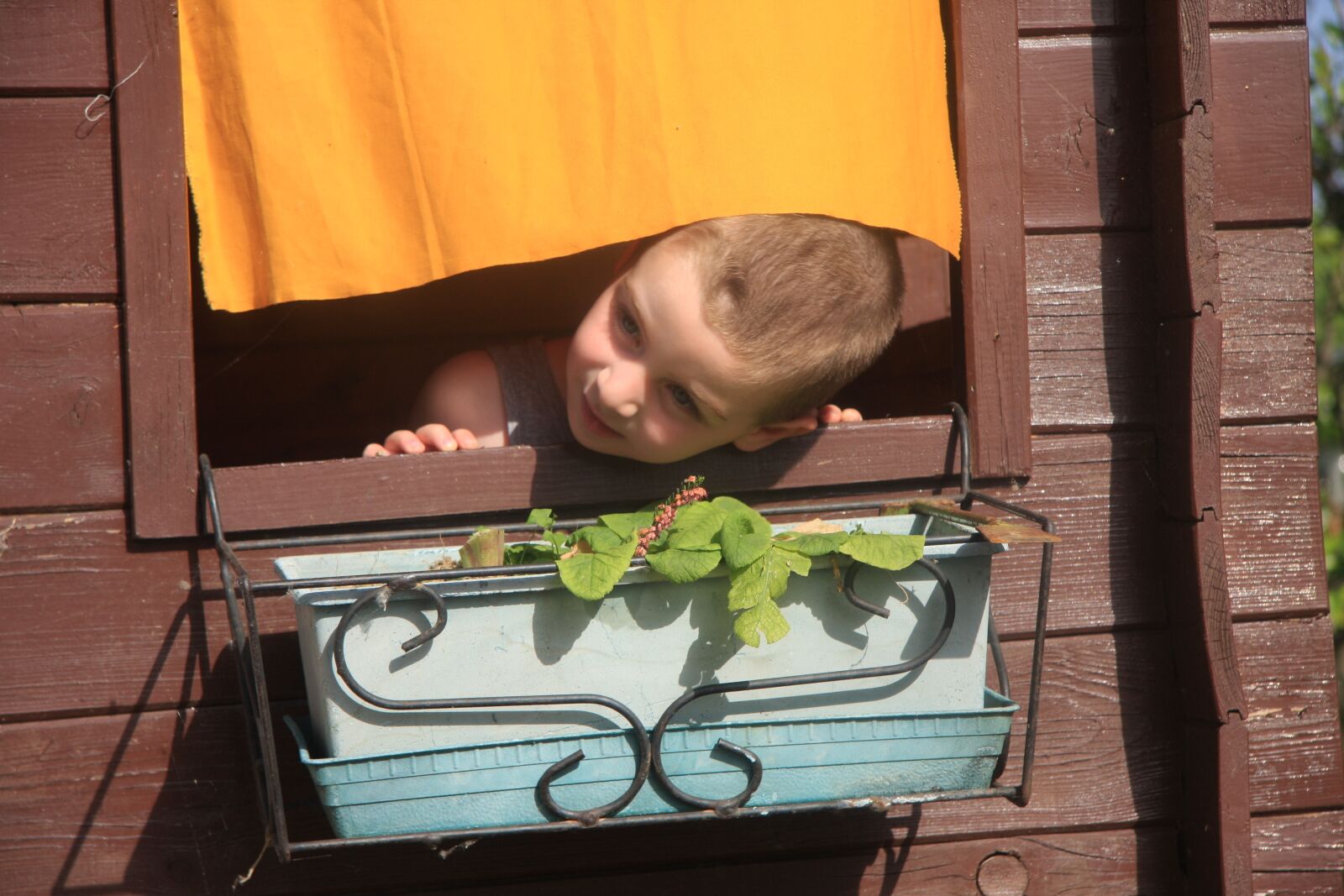 Canon EOS 40D sample photo. Child, window, yellow photography