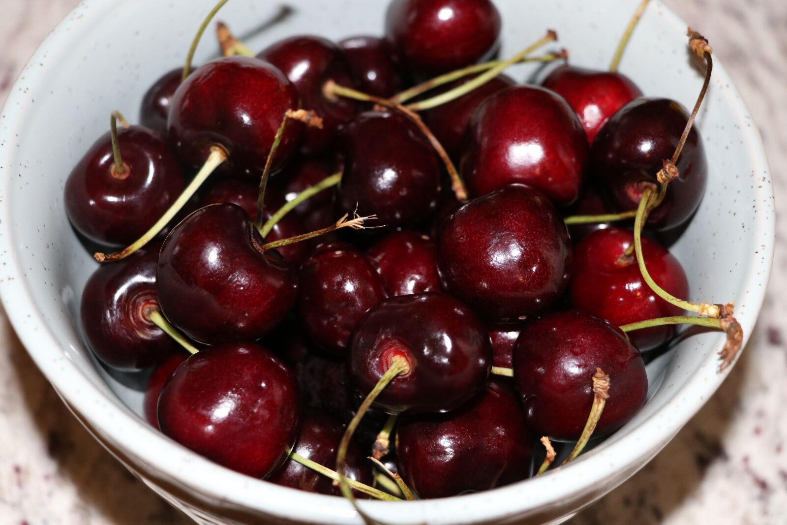 Canon EF-S 18-135mm F3.5-5.6 IS USM sample photo. Red, cherries, fresh photography