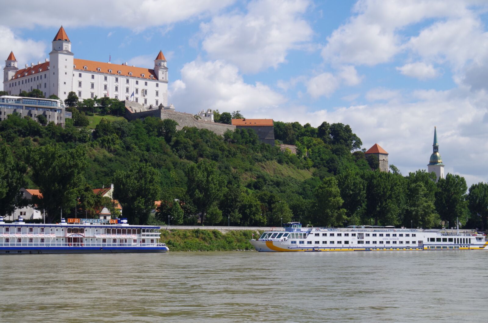 Pentax K-500 sample photo. Bratislava, slovakia, castle photography