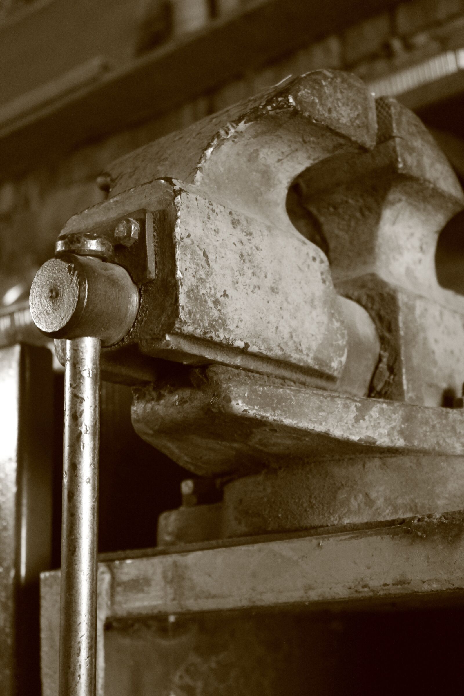 Canon EOS 1100D (EOS Rebel T3 / EOS Kiss X50) sample photo. Tool, vise, old photography