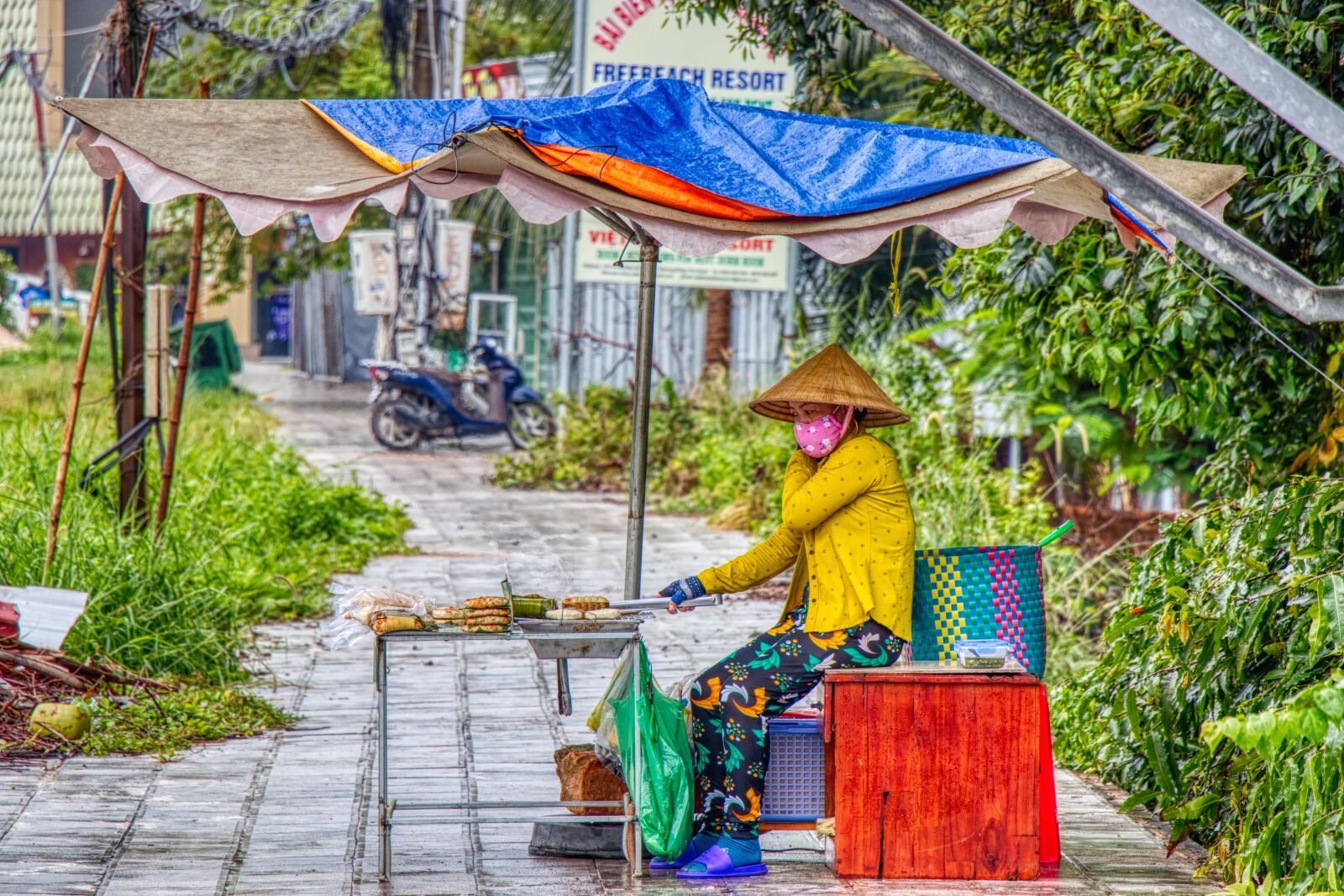 Canon EF-S 18-135mm F3.5-5.6 IS USM sample photo. Vietnam, eating, travel photography