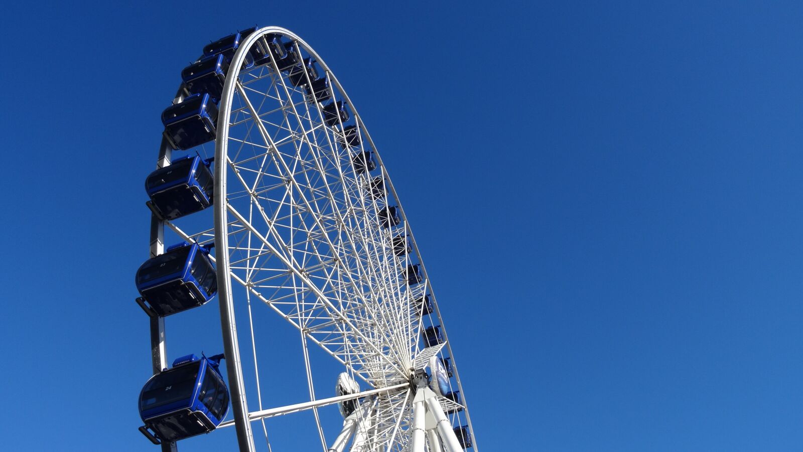 Sony Cyber-shot DSC-HX50V sample photo. Ferris wheel, fair, folk photography